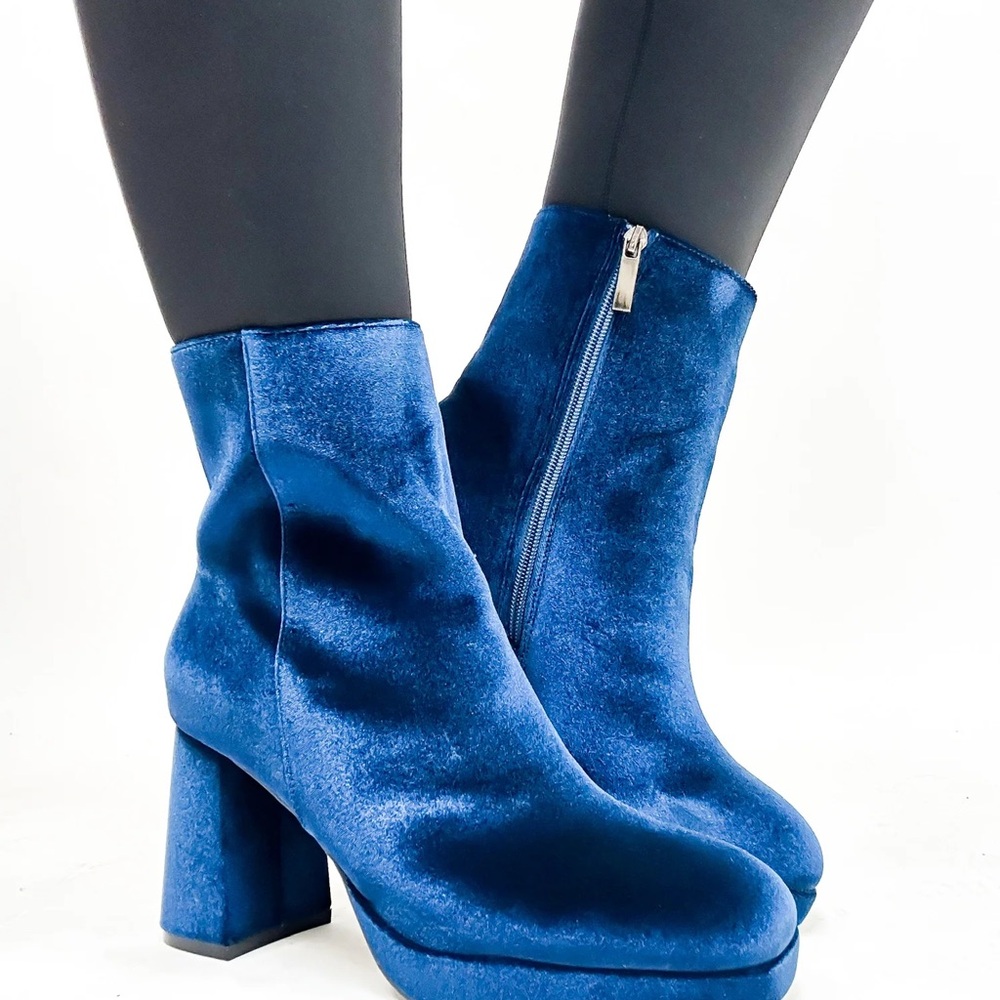 Elegant Velvet Ankle Boots - Blue